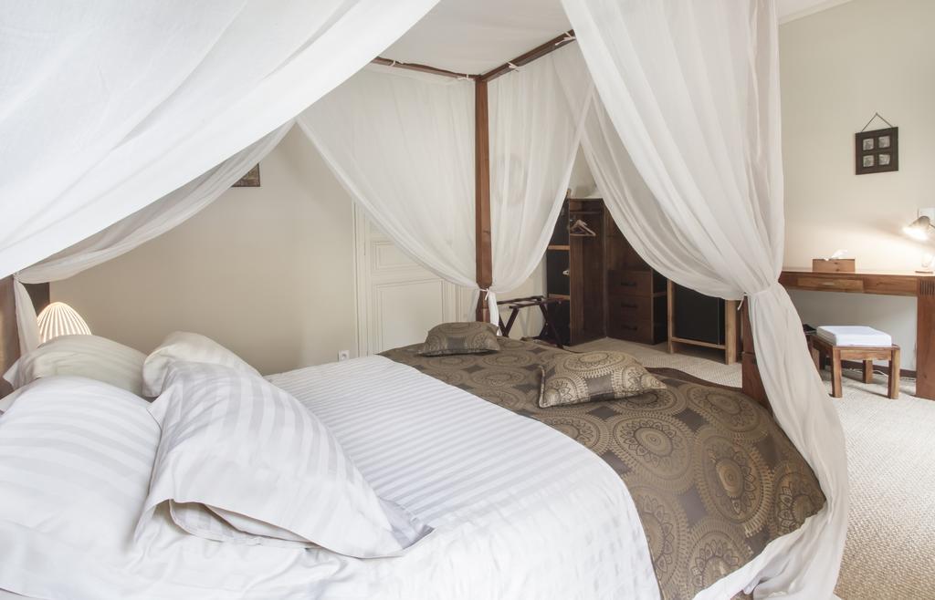 Bed and Breakfast Chateau De Puyrigaud Leoville Экстерьер фото