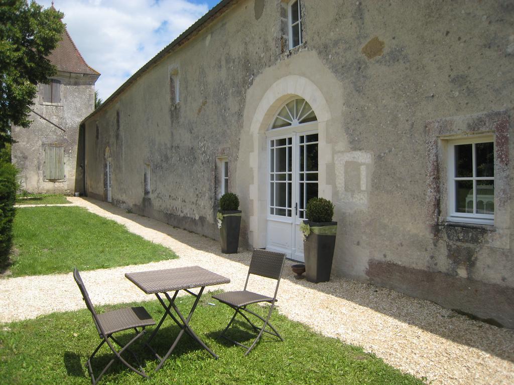 Bed and Breakfast Chateau De Puyrigaud Leoville Экстерьер фото