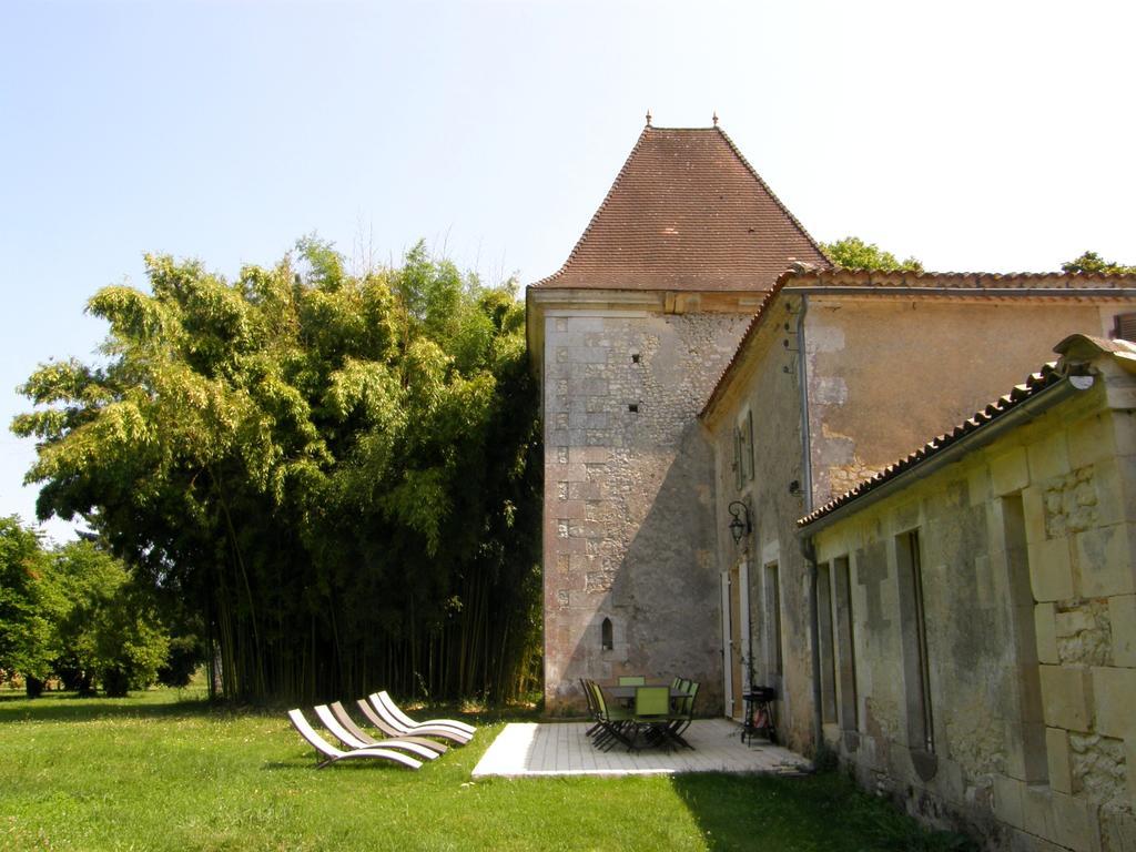Bed and Breakfast Chateau De Puyrigaud Leoville Экстерьер фото