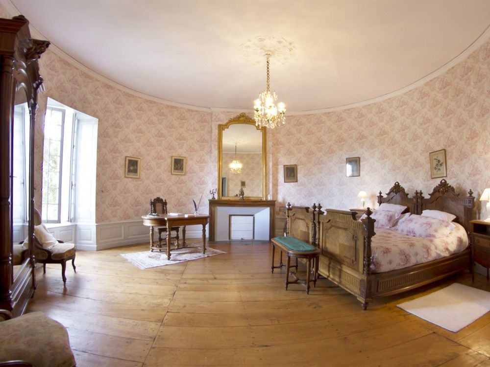 Bed and Breakfast Chateau De Puyrigaud Leoville Экстерьер фото