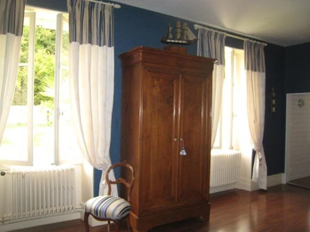 Bed and Breakfast Chateau De Puyrigaud Leoville Экстерьер фото