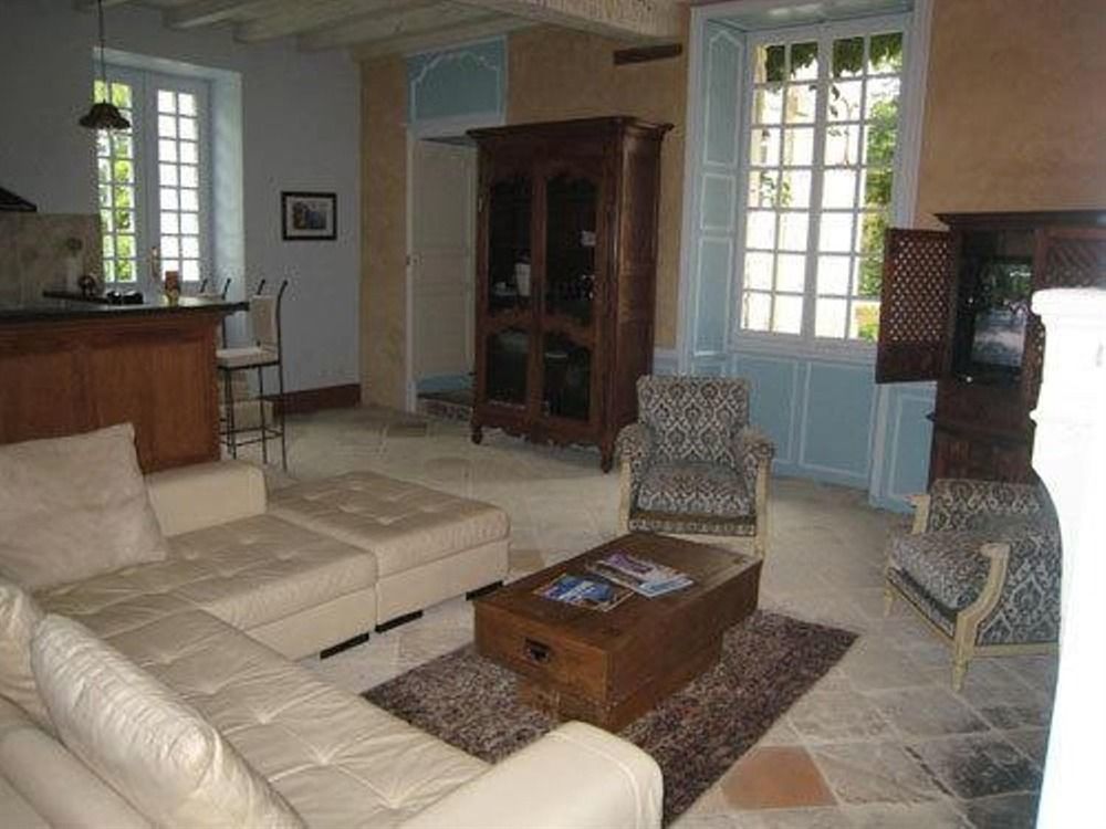 Bed and Breakfast Chateau De Puyrigaud Leoville Экстерьер фото