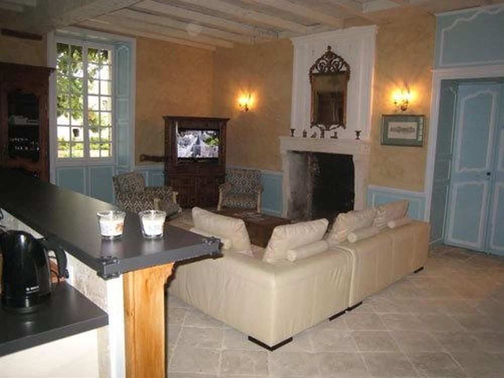 Bed and Breakfast Chateau De Puyrigaud Leoville Экстерьер фото